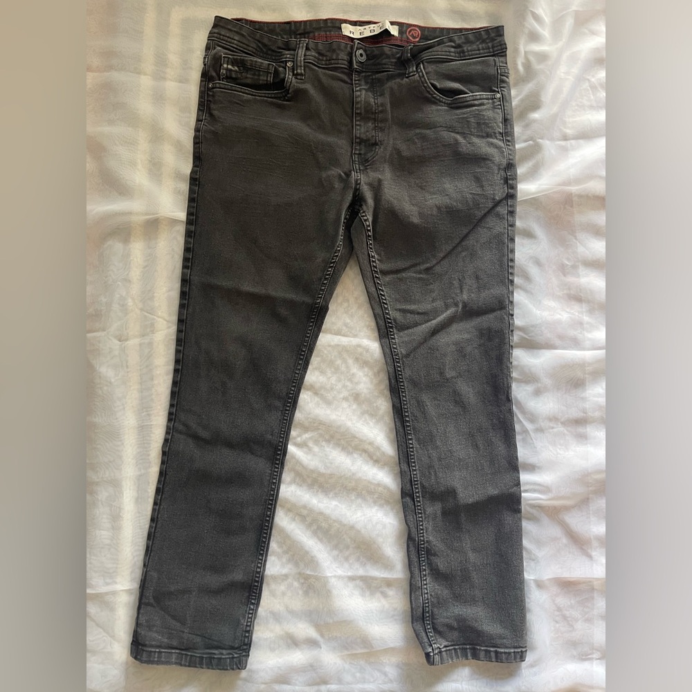 Men's pants, the sizes and brand are in the photos.
